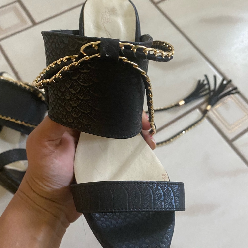Black heels - Picture 8 of 12